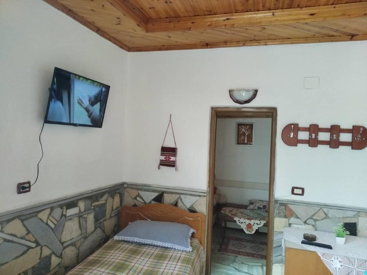 Gjirokastër Guest House Bake מראה חיצוני תמונה