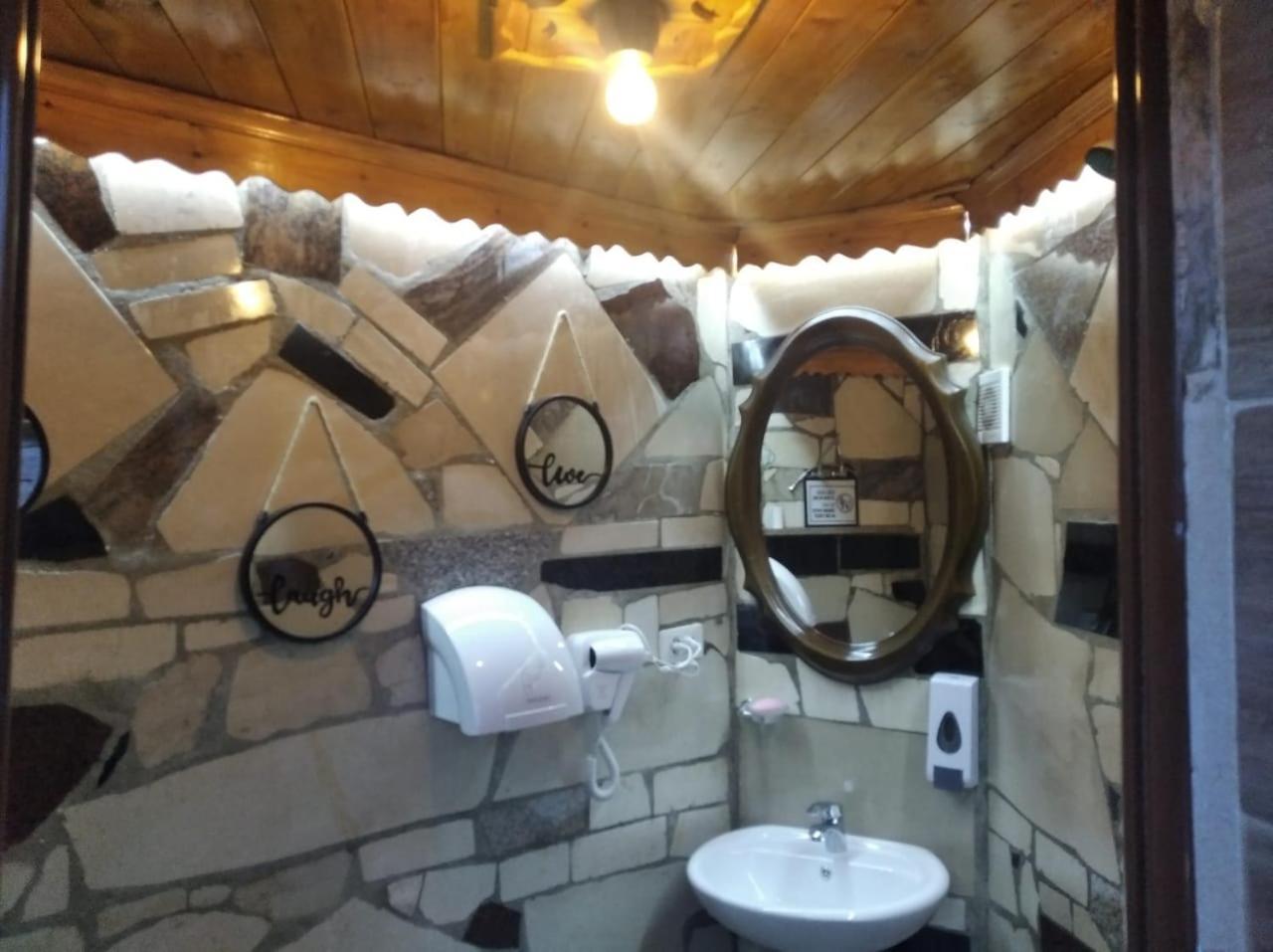 Gjirokastër Guest House Bake מראה חיצוני תמונה