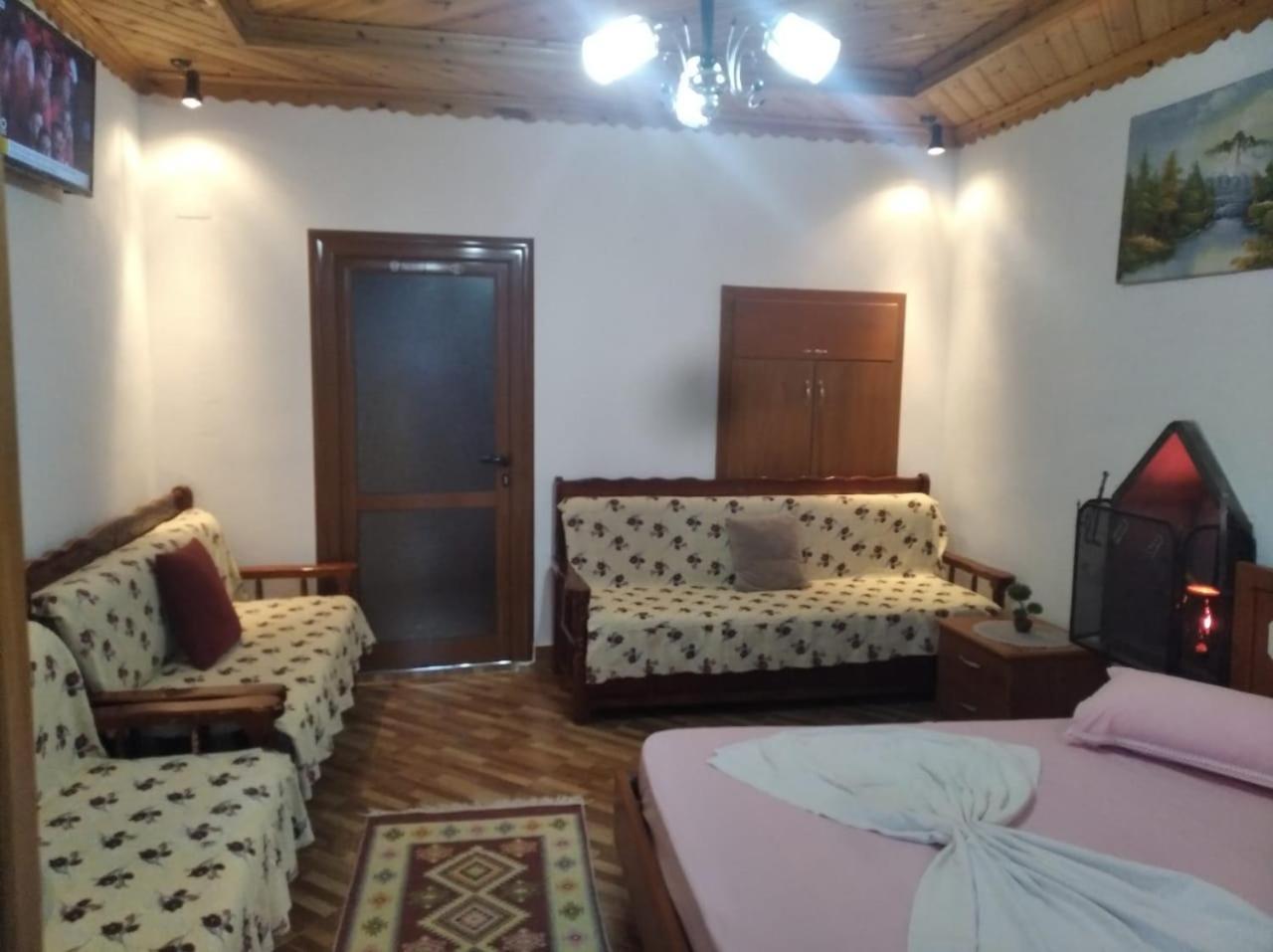 Gjirokastër Guest House Bake מראה חיצוני תמונה