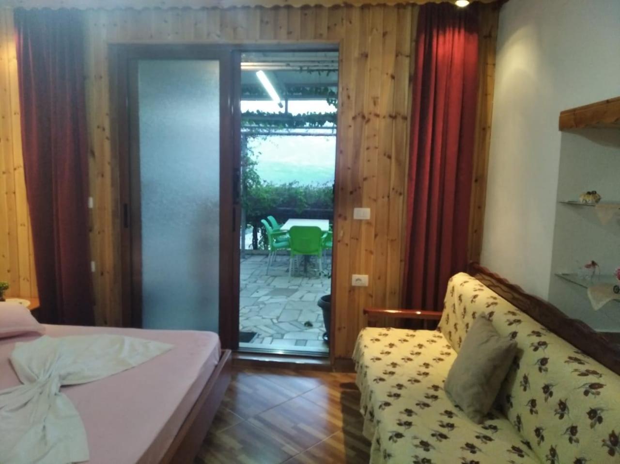 Gjirokastër Guest House Bake מראה חיצוני תמונה