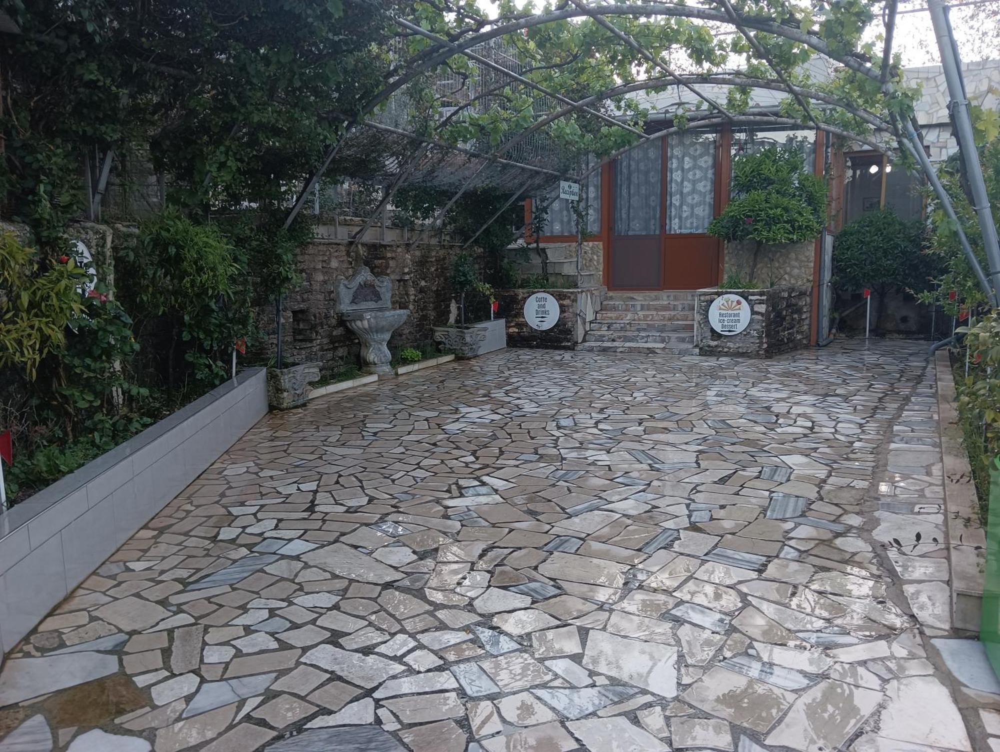Gjirokastër Guest House Bake מראה חיצוני תמונה