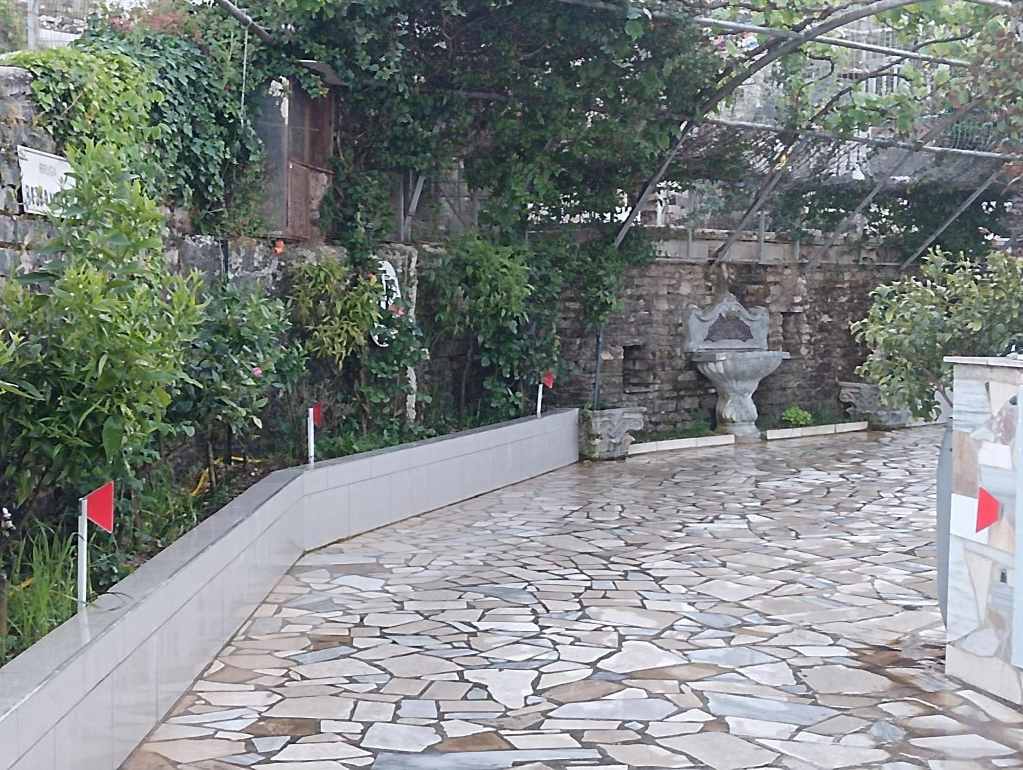 Gjirokastër Guest House Bake מראה חיצוני תמונה