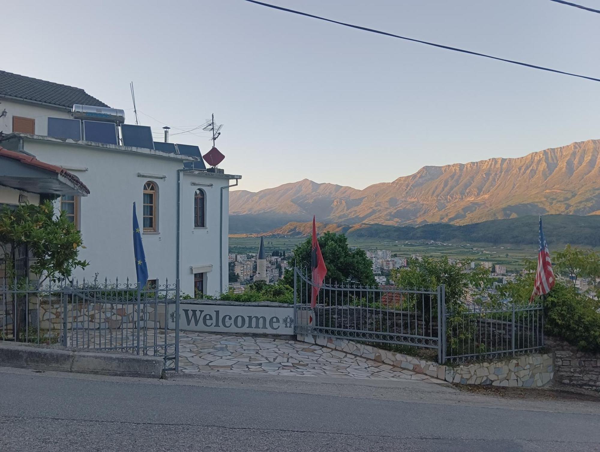 Gjirokastër Guest House Bake מראה חיצוני תמונה